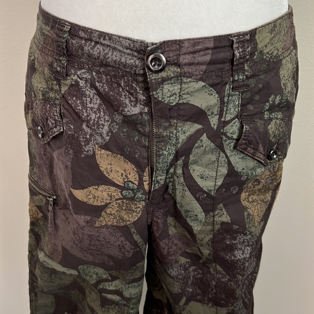Anthropologie Green and Brown Floral Cropped Pants - Picture 2 of 8